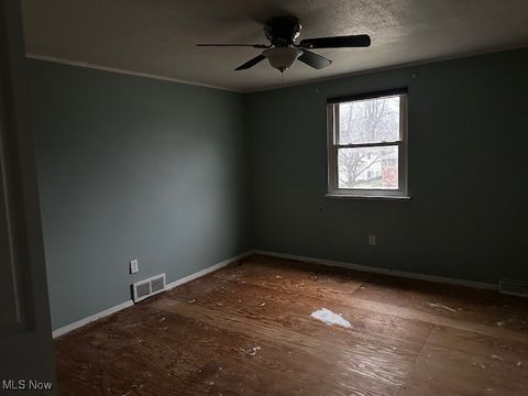 Tiny photo for 399 Ridgewood Drive, Eastlake, OH 44095 (MLS # 5178836)