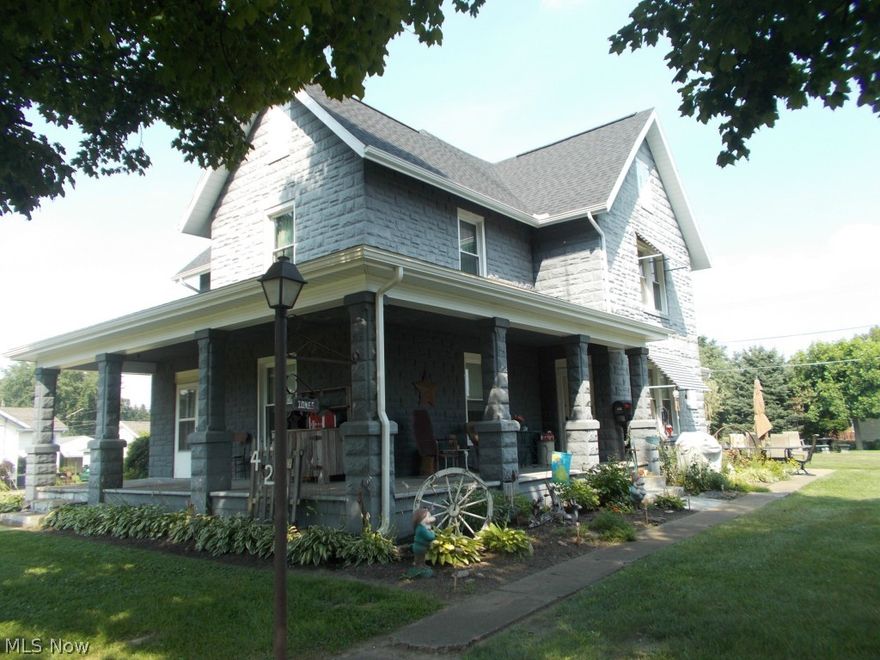 Great four bedroom home on 3 lots with a 3 car garage in West Lafayette, Ohio.
Newer roof, windows, electric updates, furnace, and central air.This is the home you have been looking for in the Ridgewood School District.