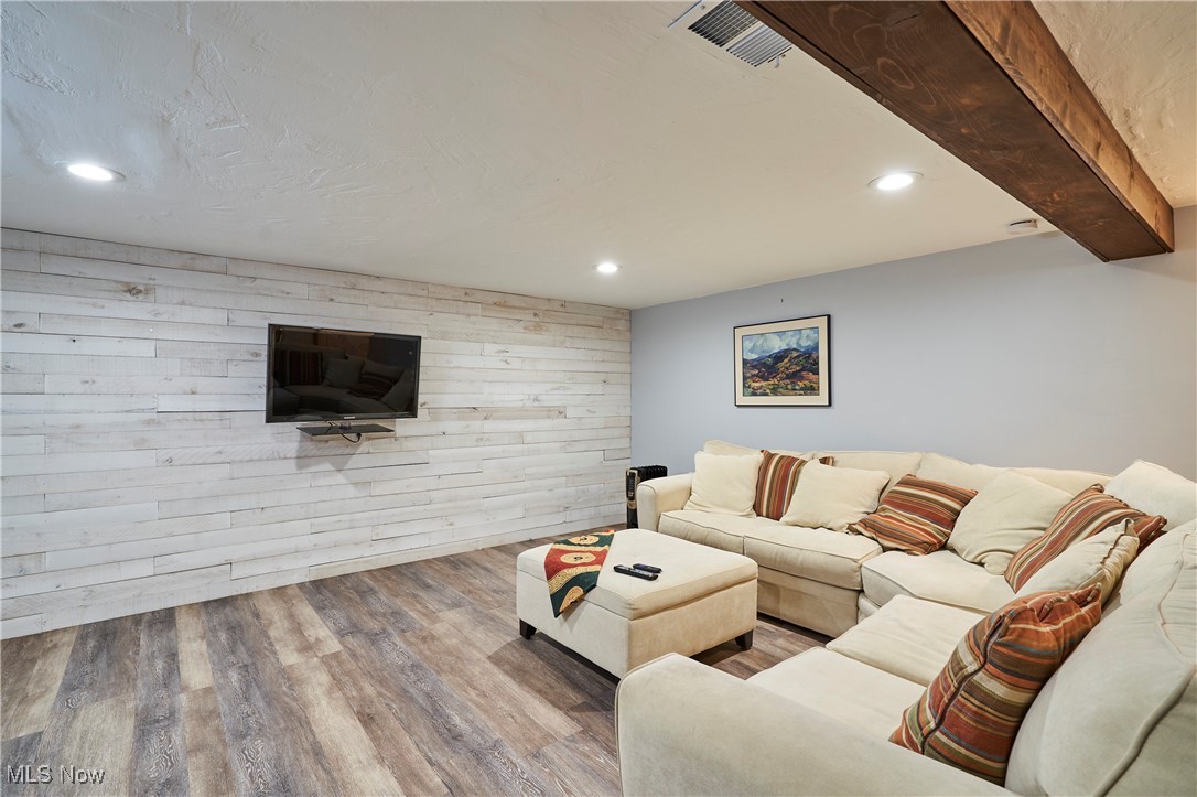 Mayfield Village, Ohio 44143, United States, 3 Bedrooms Bedrooms, ,2 BathroomsBathrooms,Residential,Contingent,92670