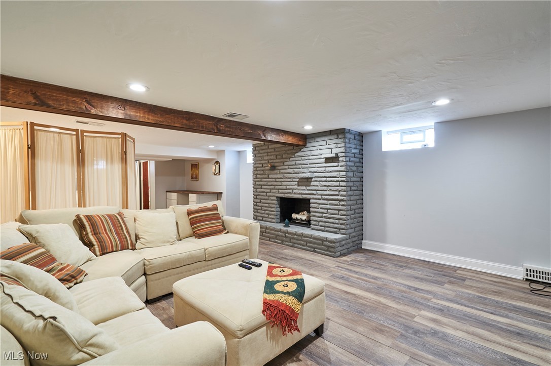 Mayfield Village, Ohio 44143, United States, 3 Bedrooms Bedrooms, ,2 BathroomsBathrooms,Residential,Contingent,92670