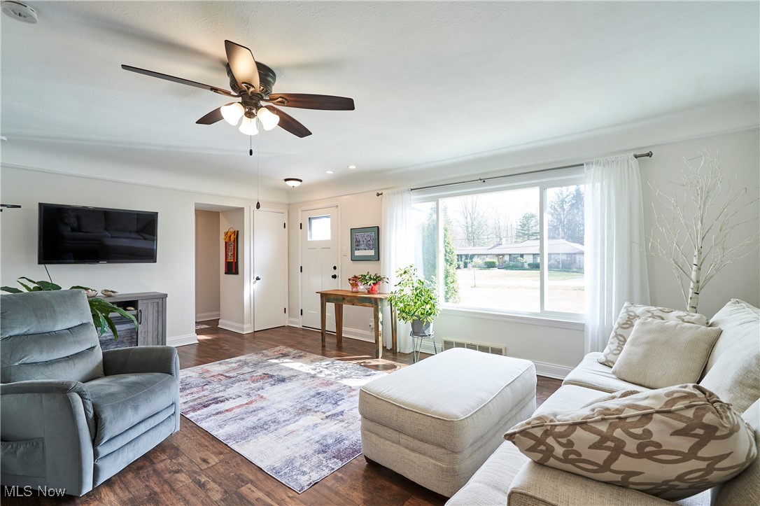 Mayfield Village, Ohio 44143, United States, 3 Bedrooms Bedrooms, ,2 BathroomsBathrooms,Residential,Contingent,92670