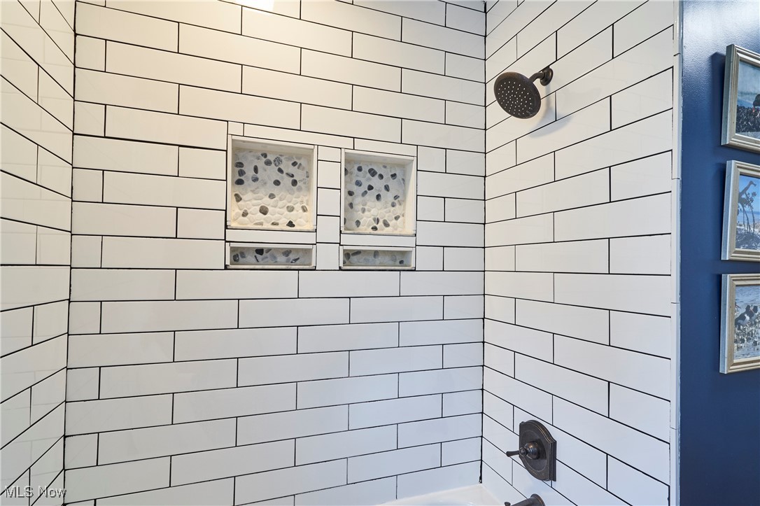 Mayfield Village, Ohio 44143, United States, 3 Bedrooms Bedrooms, ,2 BathroomsBathrooms,Residential,Contingent,92670