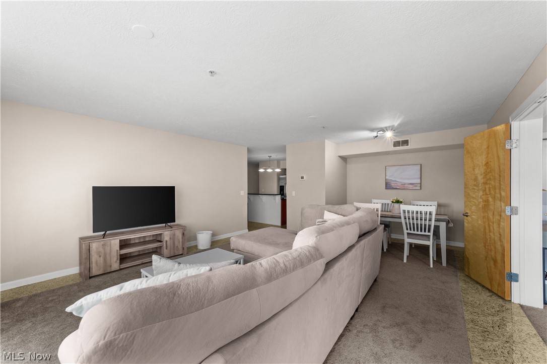 2222 Detroit Avenue 906