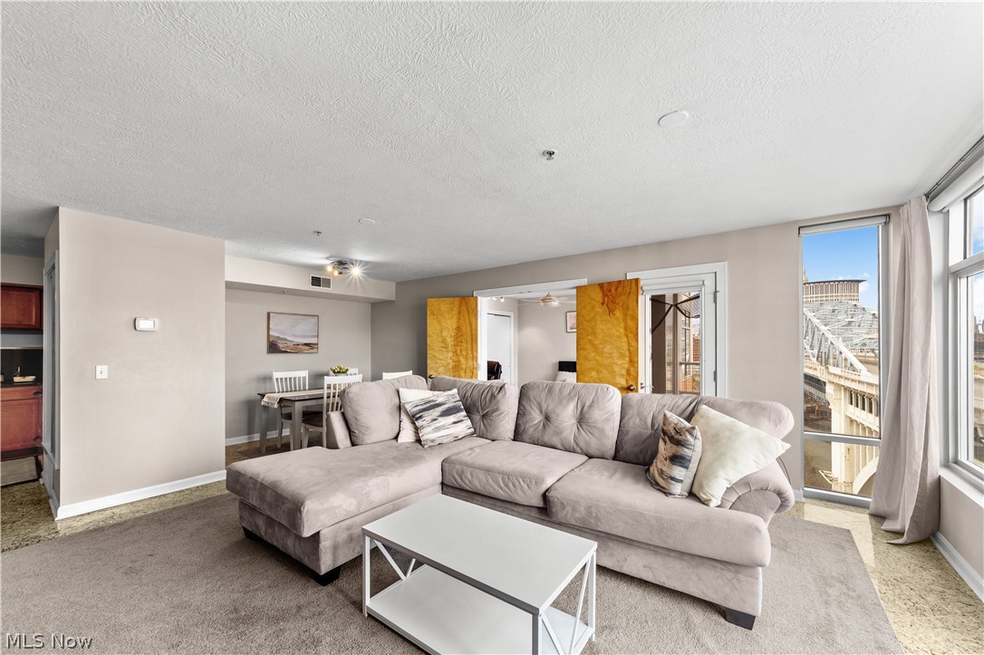 2222 Detroit Avenue 906