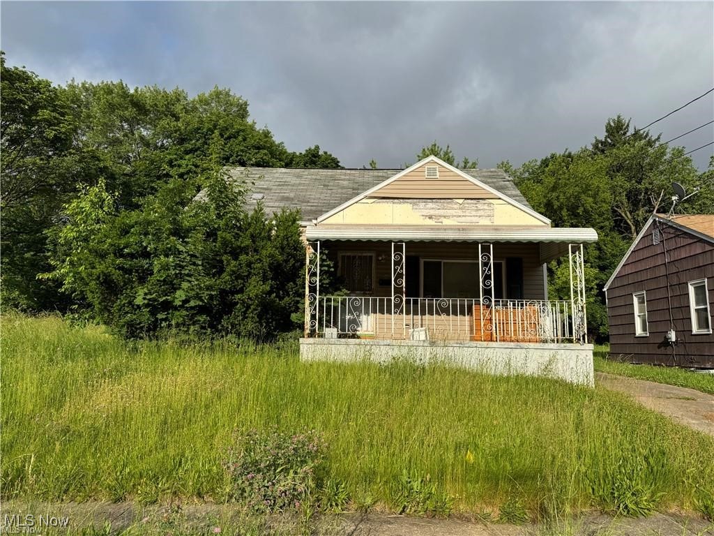 All probate paperwork is complete on this 3-bedroom, 1-bath cape cod, being sold as part of an estate. The property will not be repaired or cleaned out and is being sold strictly as-is, with all contents remaining.
This is an ideal opportunity for investors, rehabbers, or buyers looking for a value-add project. Bring your vision, your contractor — and a flashlight — to unlock this property’s potential!
Cash or conventional financing only. Buyer to verify all information.