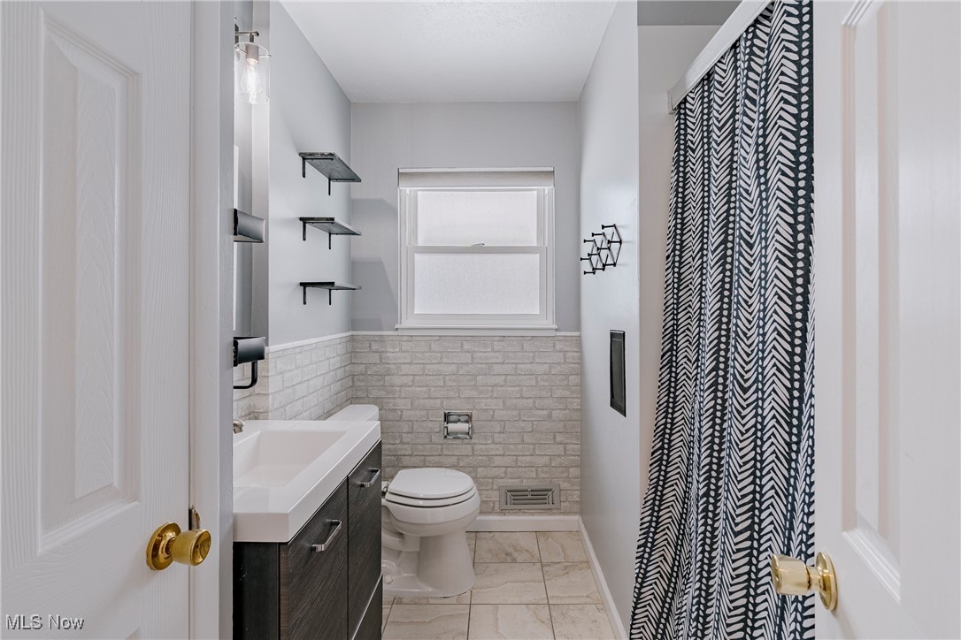 F & F Dev Co Inc - Residential