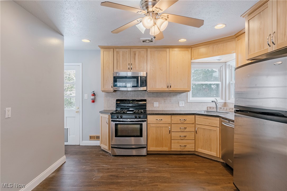 F & F Dev Co Inc - Residential