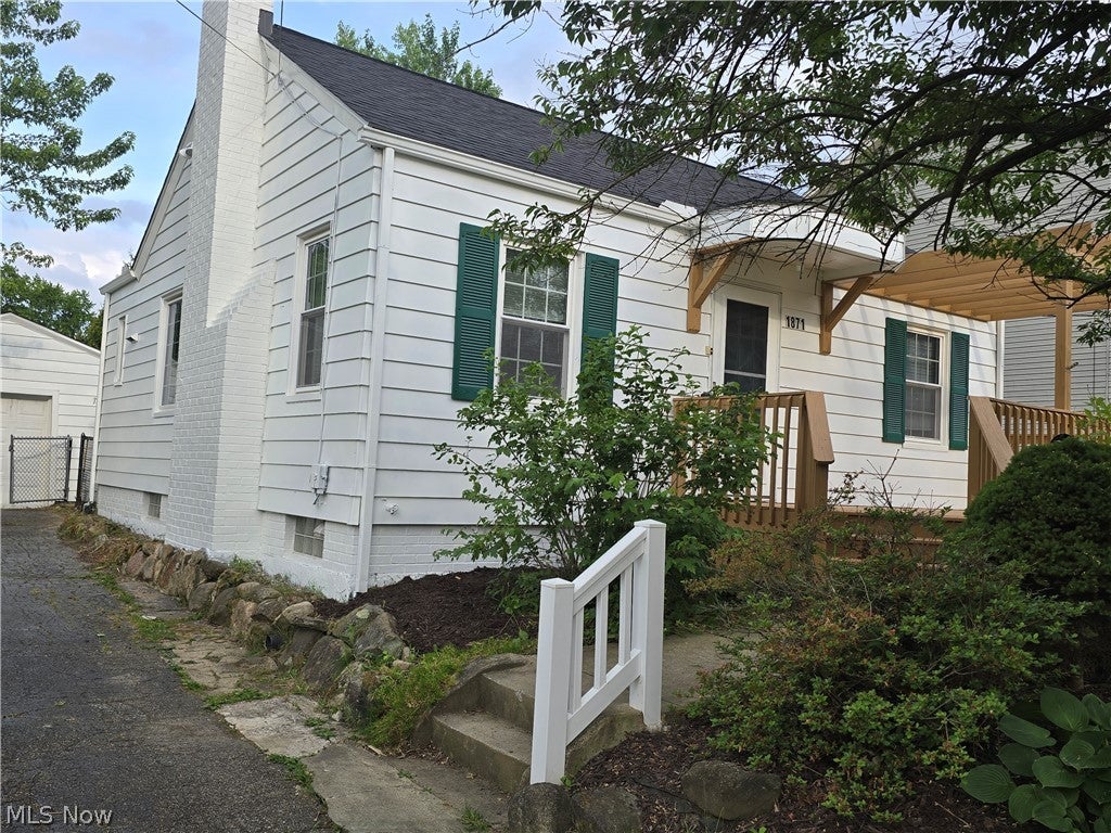 Photo of 1871 15th Street, Cuyahoga Falls, OH 44223 (MLS # 5217845)