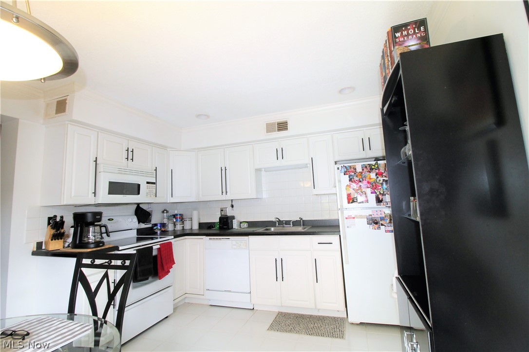 Williamsburg Court Condos - Residential