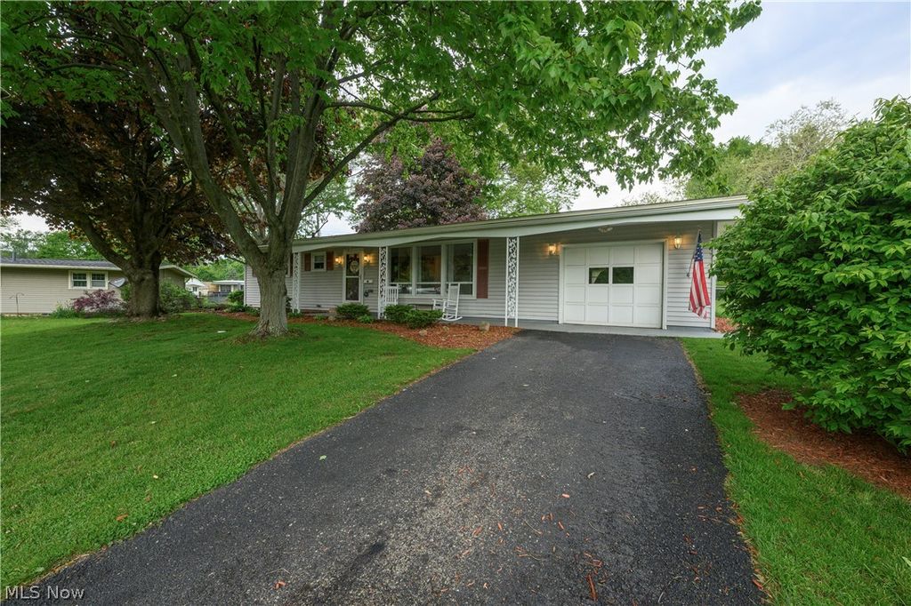 Photo of 324 Lynn Circle NW, Canton, OH 44708 (MLS # 5209439)