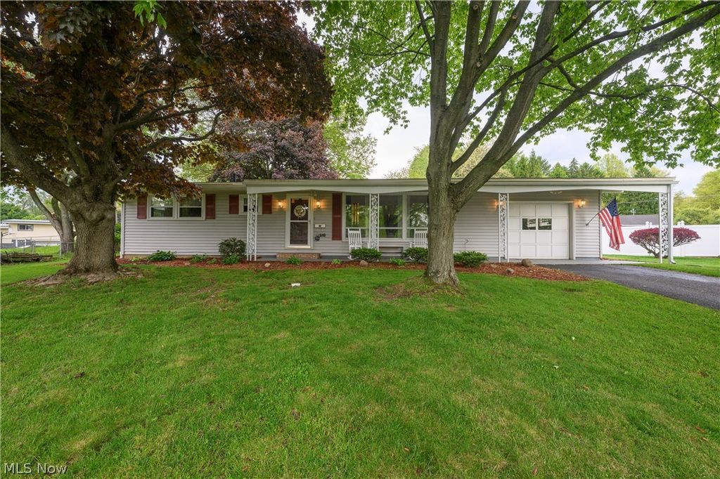 Photo of 324 Lynn Circle NW, Canton, OH 44708 (MLS # 5209439)