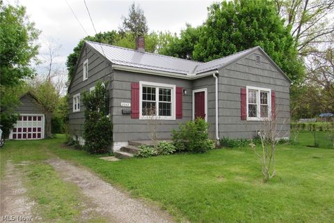 Photo of 2042 W Prospect Road, Ashtabula, OH 44004 (MLS # 5210351)