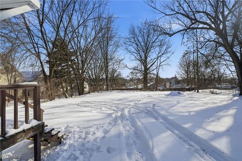 Tiny photo for 604 E Buchtel Avenue, Akron, OH 44304 (MLS # 5184930)