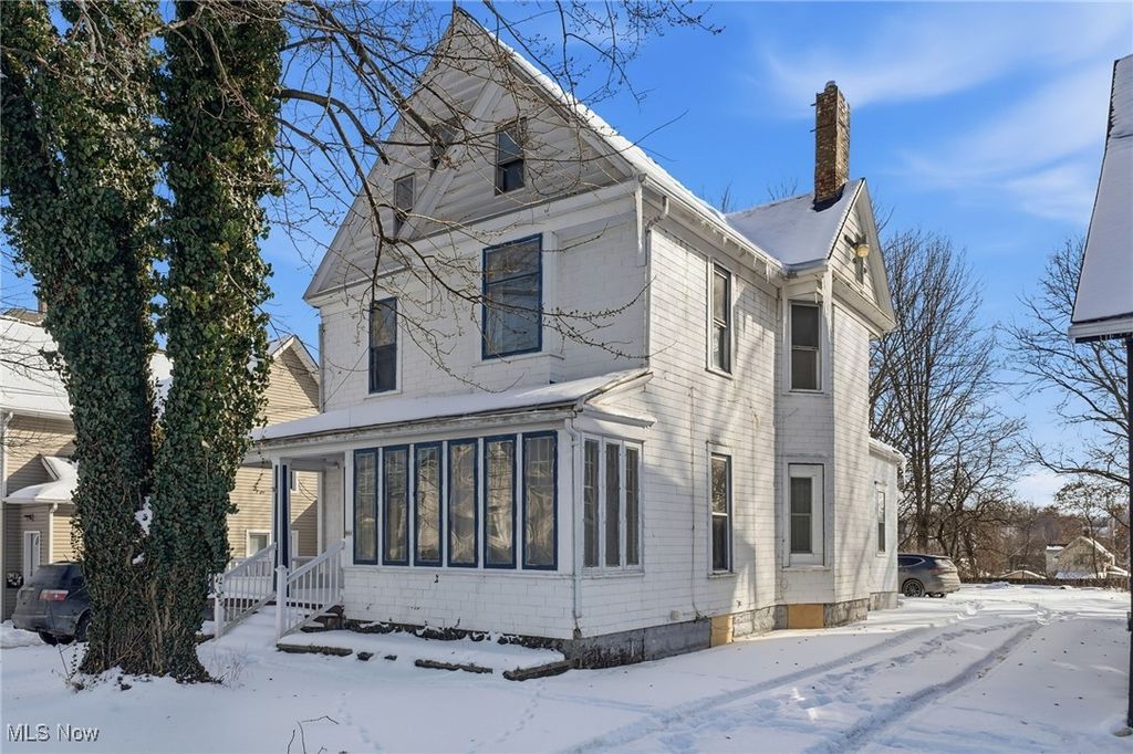 Photo of 604 E Buchtel Avenue, Akron, OH 44304 (MLS # 5184930)