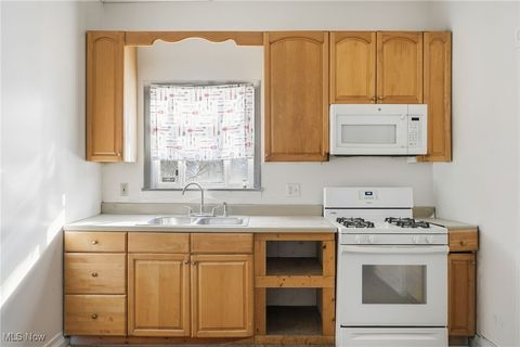 Tiny photo for 604 E Buchtel Avenue, Akron, OH 44304 (MLS # 5184930)