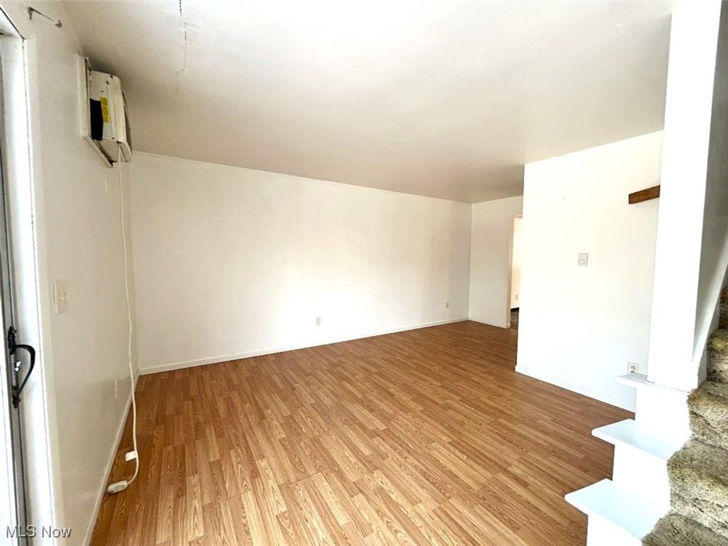 Photo of 401 Dresden Avenue #4, Steubenville, OH 43952 (MLS # 5181635)