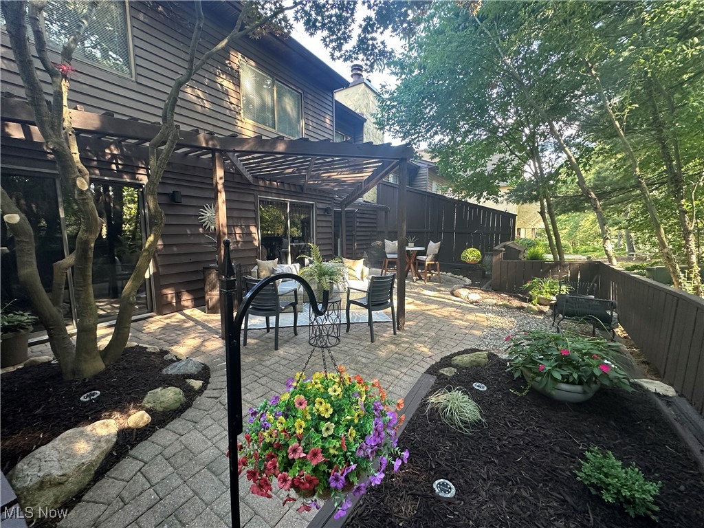 565 Hampton Ridge Drive, Akron, Ohio image 2