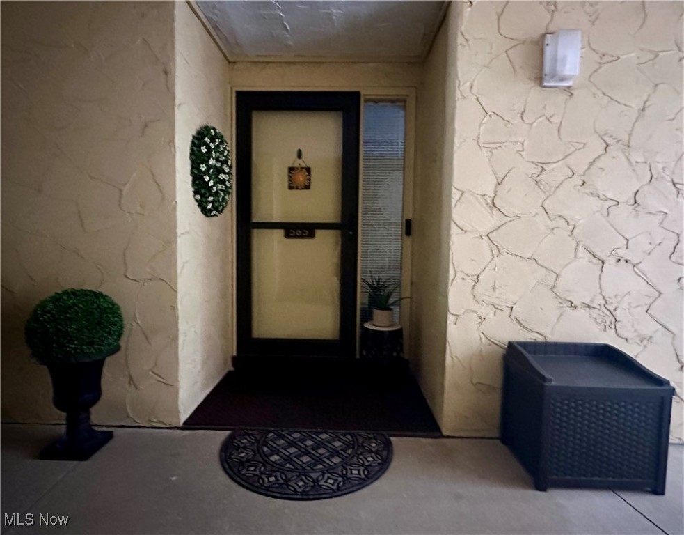565 Hampton Ridge Drive, Akron, Ohio image 3