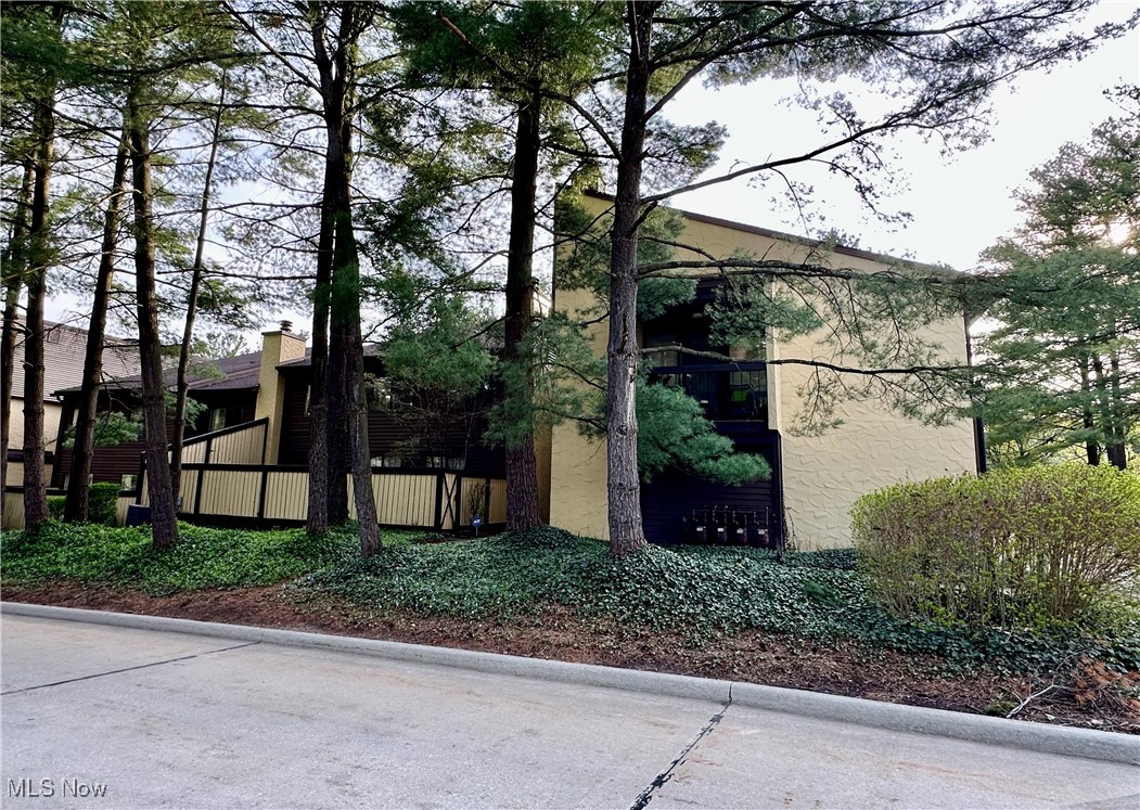 565 Hampton Ridge Drive, Akron, Ohio image 1