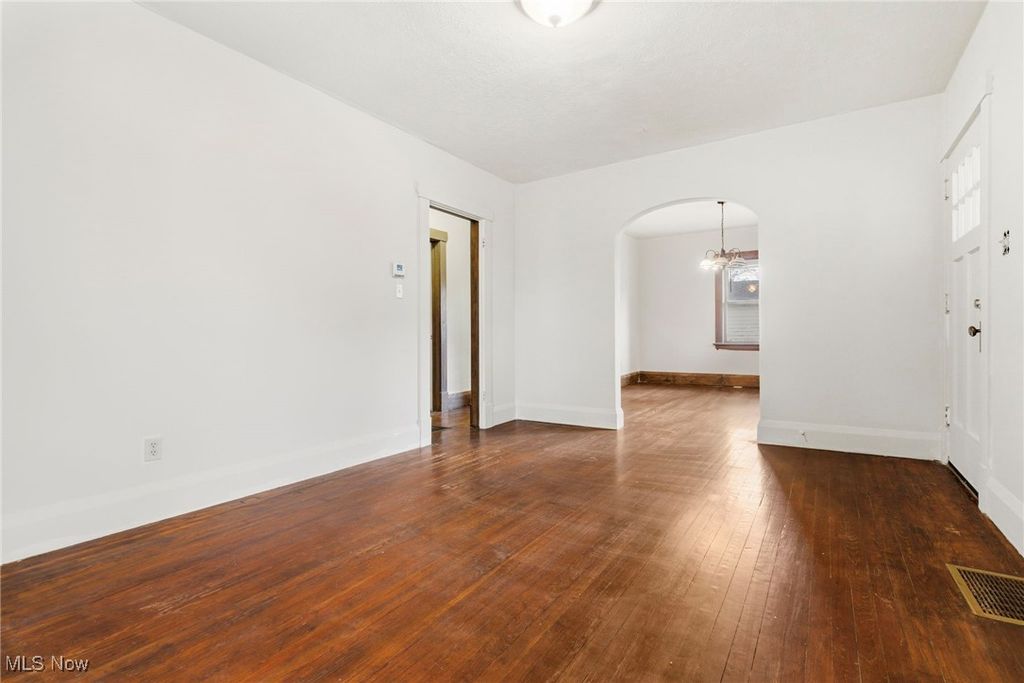 Photo of 12 Bouquet Avenue, Youngstown, OH 44509 (MLS # 5154794)