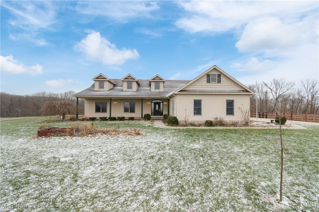 Photo of 8058 Abbey Road NE, Carrollton, OH 44615 (MLS # 5178475)