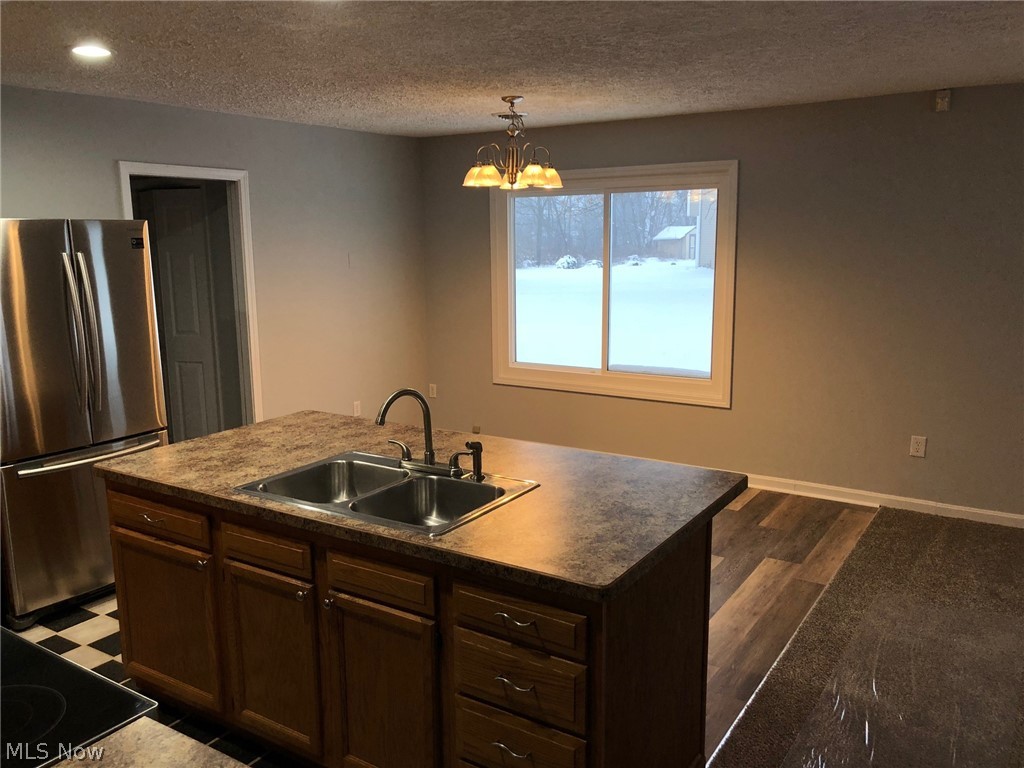 Roaming Rock Shores - Residential