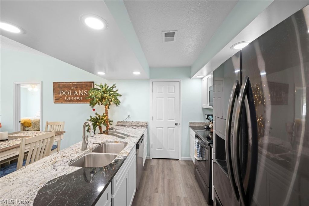 Photo of 937 Ridgeview Drive, Huron, OH 44839 (MLS # 5217699)