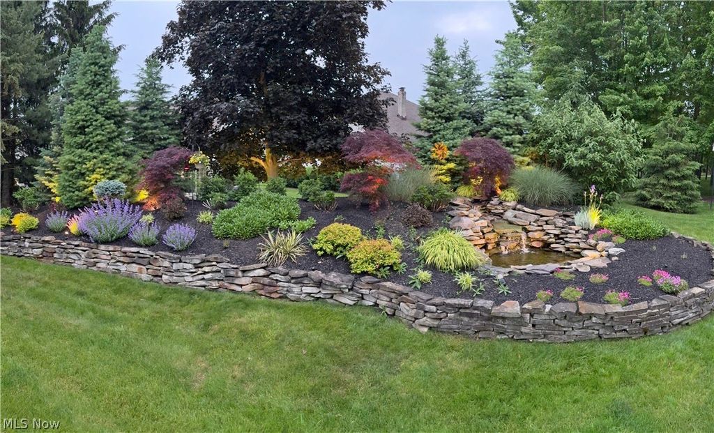 Photo of 441 W Glengary Circle, Highland Heights, OH 44143 (MLS # 5194923)