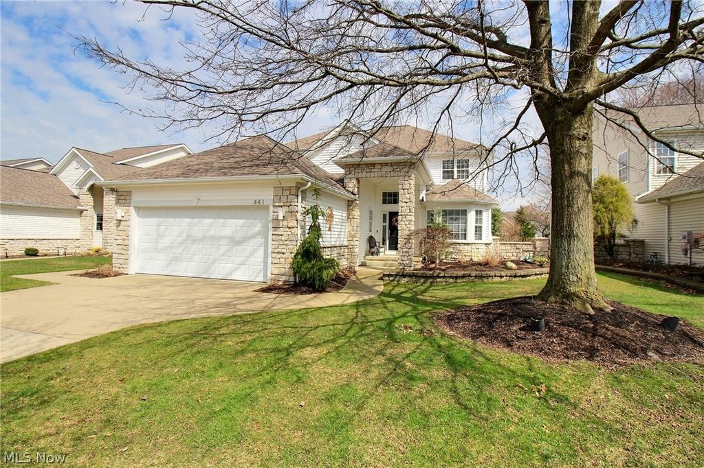 Photo of 441 W Glengary Circle, Highland Heights, OH 44143 (MLS # 5194923)