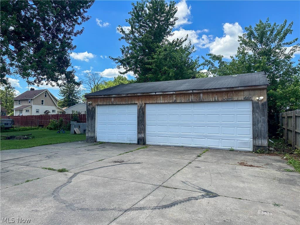 Photo of 554 Stanton Avenue, Niles, OH 44446 (MLS # 5222000)