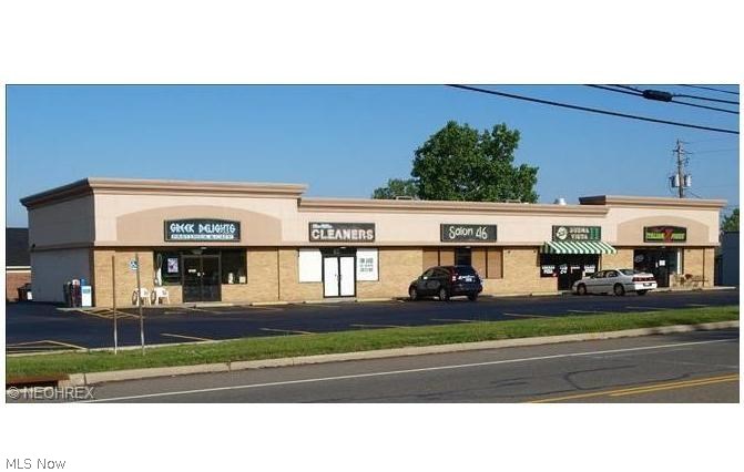 Very nice Commercial Office/Retail space for lease. 1,000 Sq. ft. Immediate possession. High traffic area. Landlord takes care of parking lot and lawn. No local income tax. Call today for more information.