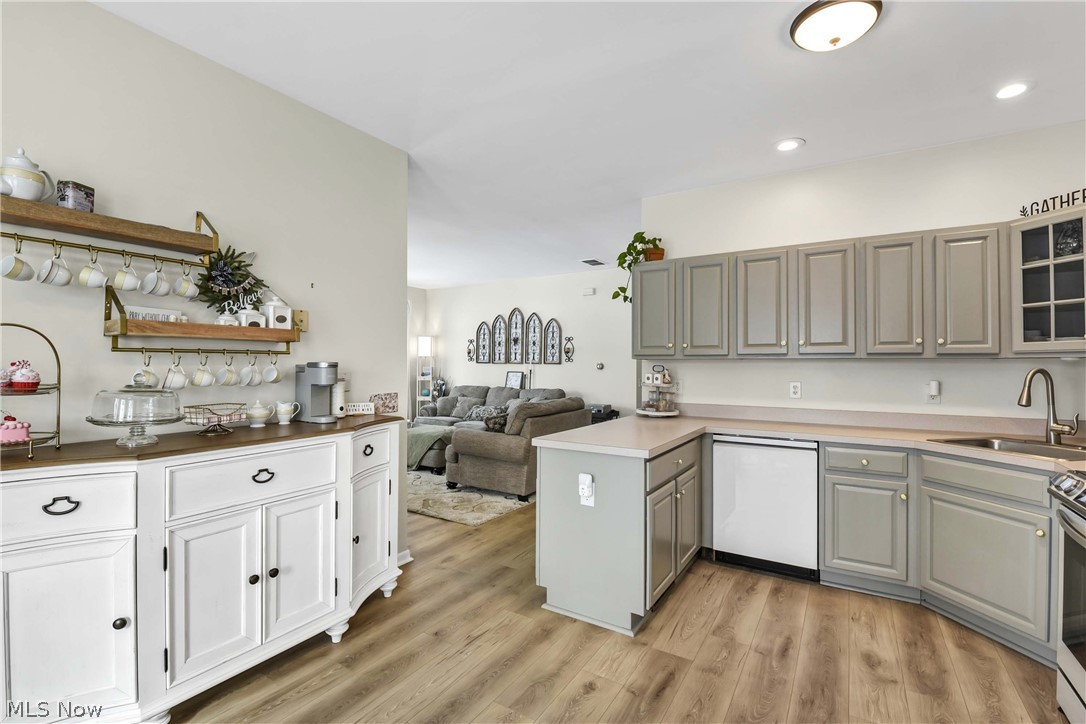 Athenian Village Condo Ph 10 - Residential