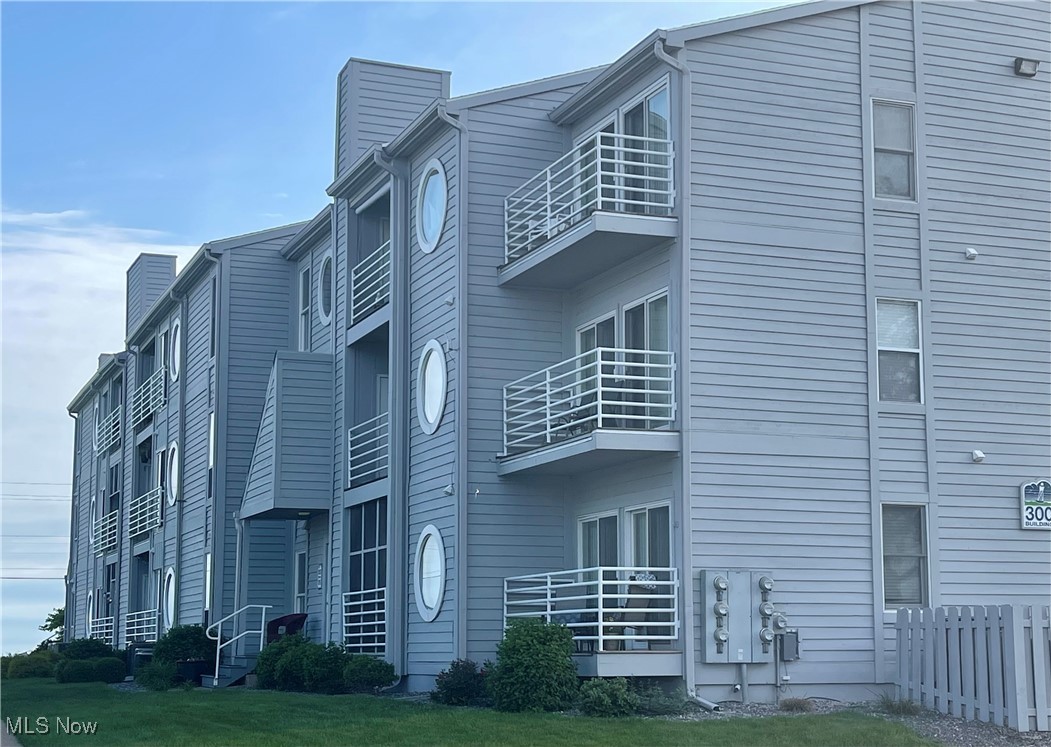 304 Clinton Reef Drive, Port Clinton, Ohio image 1