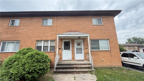 Condo For Sale - 16225 Edgewood Court<br/> Maple Heights, OH 44137