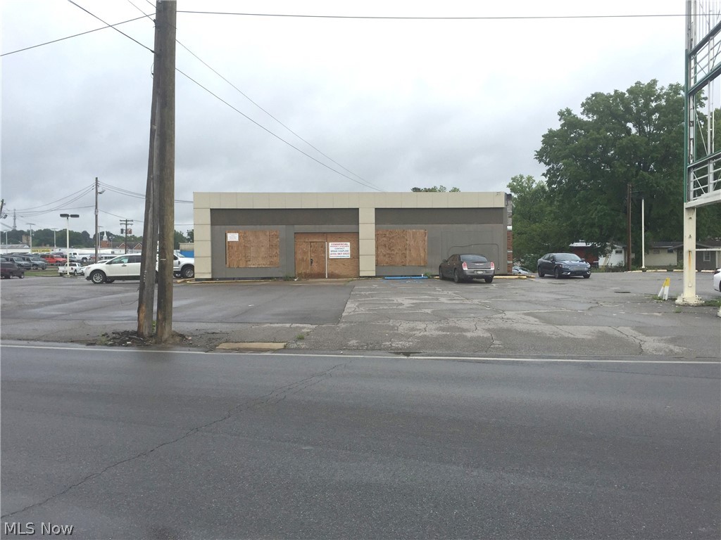 This is a very unique offering. Great location with super visibility, fantastic car count and accessibility. Includes 60x70 building.