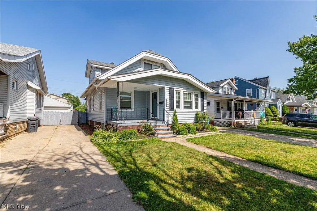Photo of 3811 W 136th Street, Cleveland, OH 44111 (MLS # 5223908)