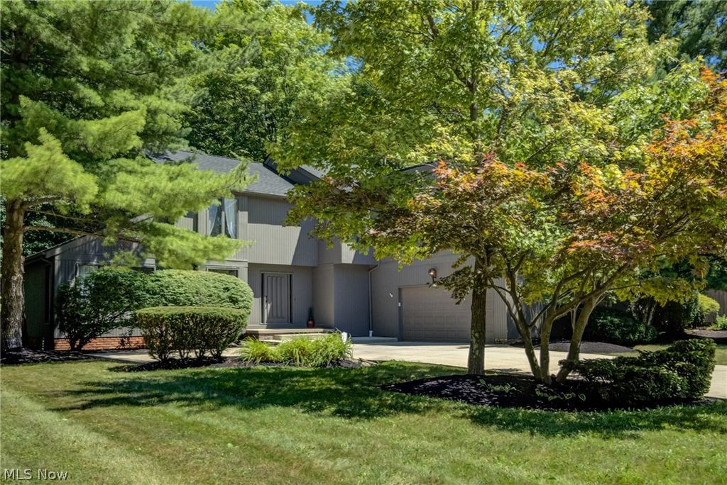 Photo of 5009 Lansdowne Drive, Solon, OH 44139 (MLS # 5193499)