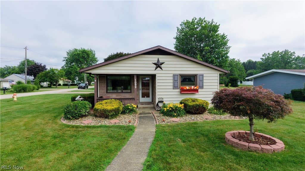 Photo of 1099 Lake Rd Road, Conneaut, OH 44030 (MLS # 5224934)