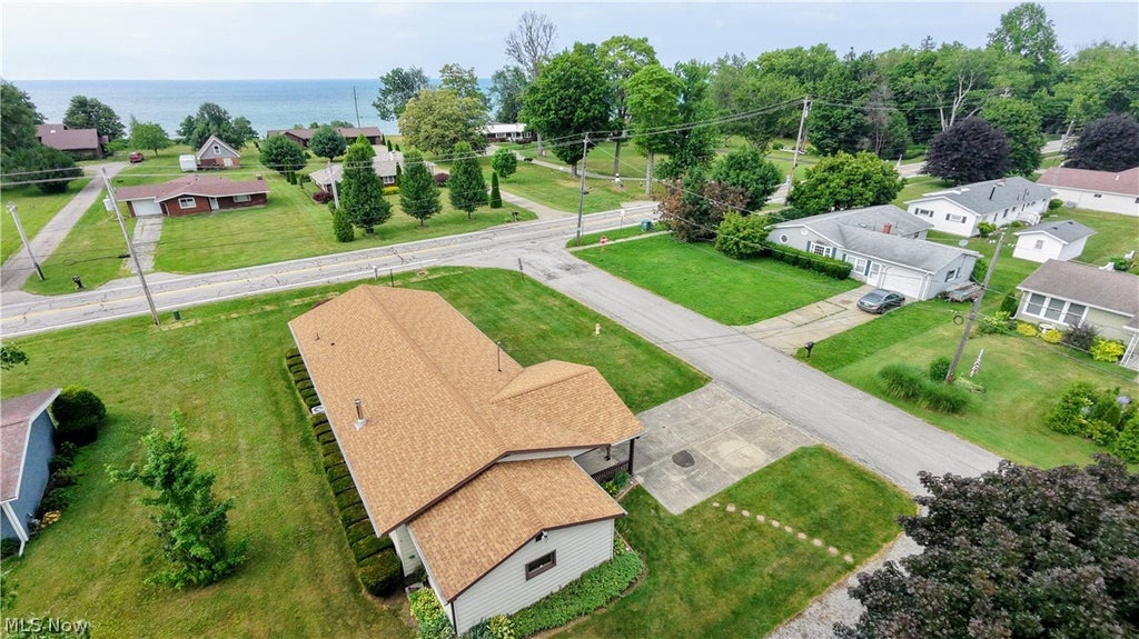 Photo of 1099 Lake Rd Road, Conneaut, OH 44030 (MLS # 5224934)