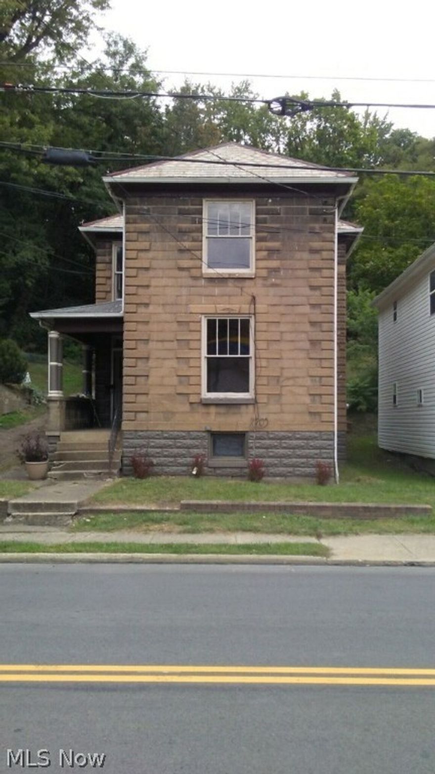 Great investment property or starter home! 2 bed 1 bath home. Has a large back yard and new concrete patio. Property is being sold as is.