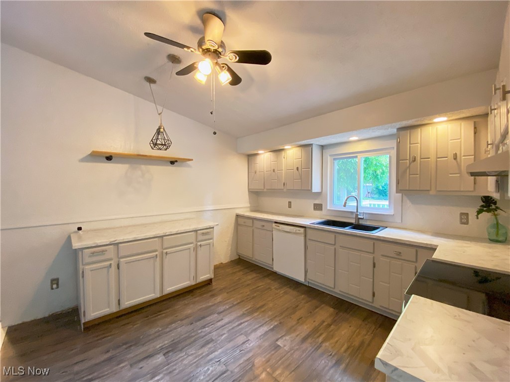 Munroe Manor - Residential