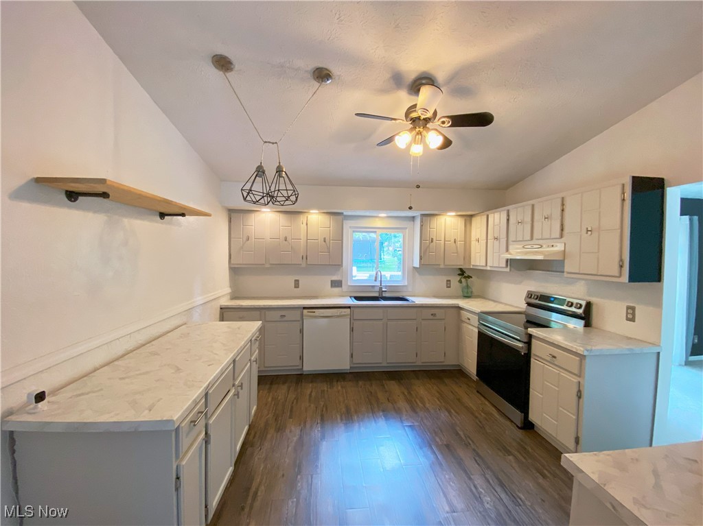 Munroe Manor - Residential