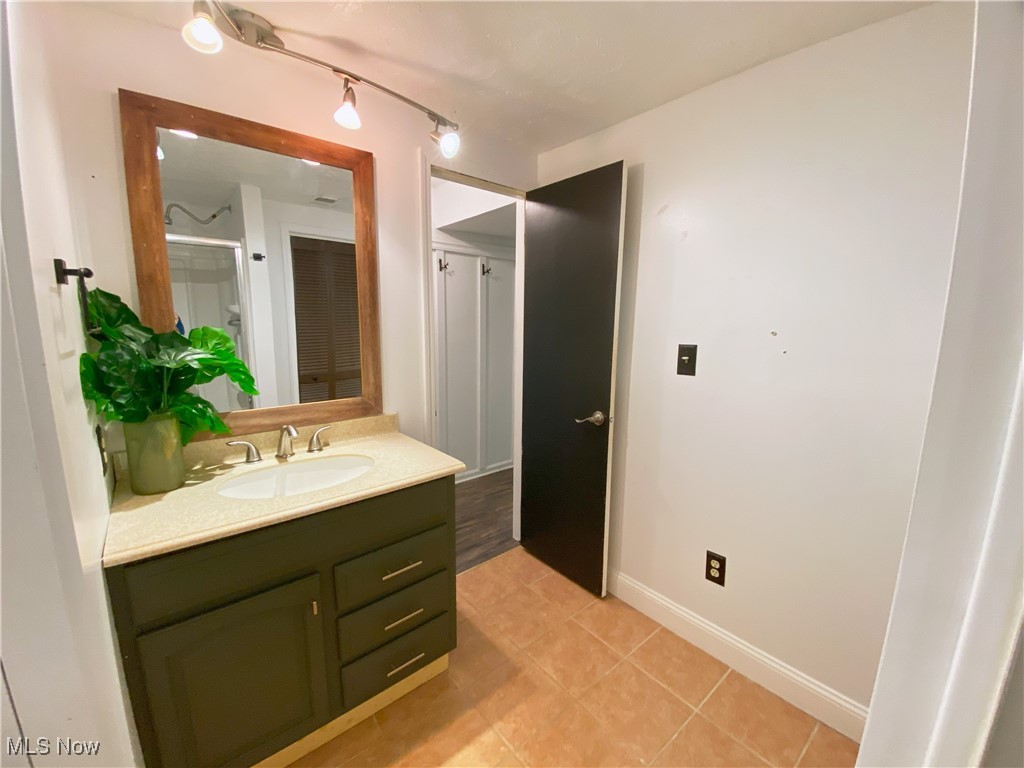 Munroe Manor - Residential