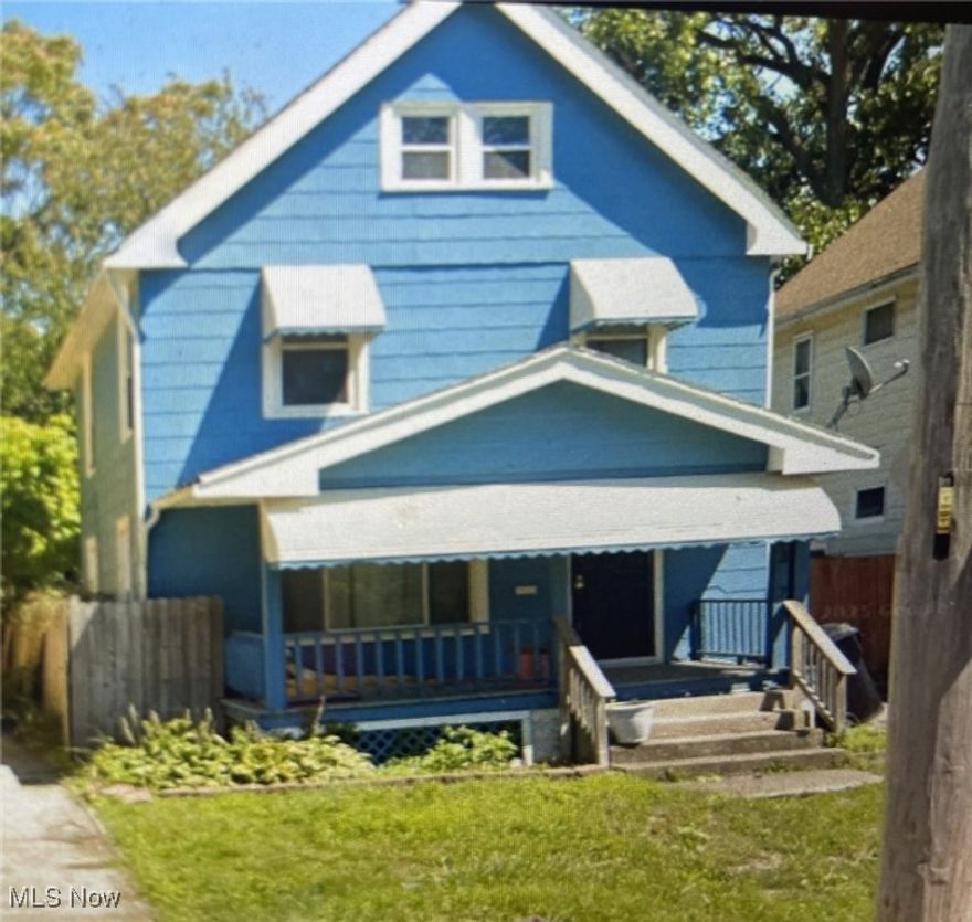 OPPORTUNITY WAITING FOR YOU! ATTENTION ALL CONTRACTORS AND CREATIVE MINDS! THIS SPACIOUS 3 BEDROOM COLONIAL
 NEEDS YOUR TIME AND TENDER LOVE !  SELLER READY TO MOVE!