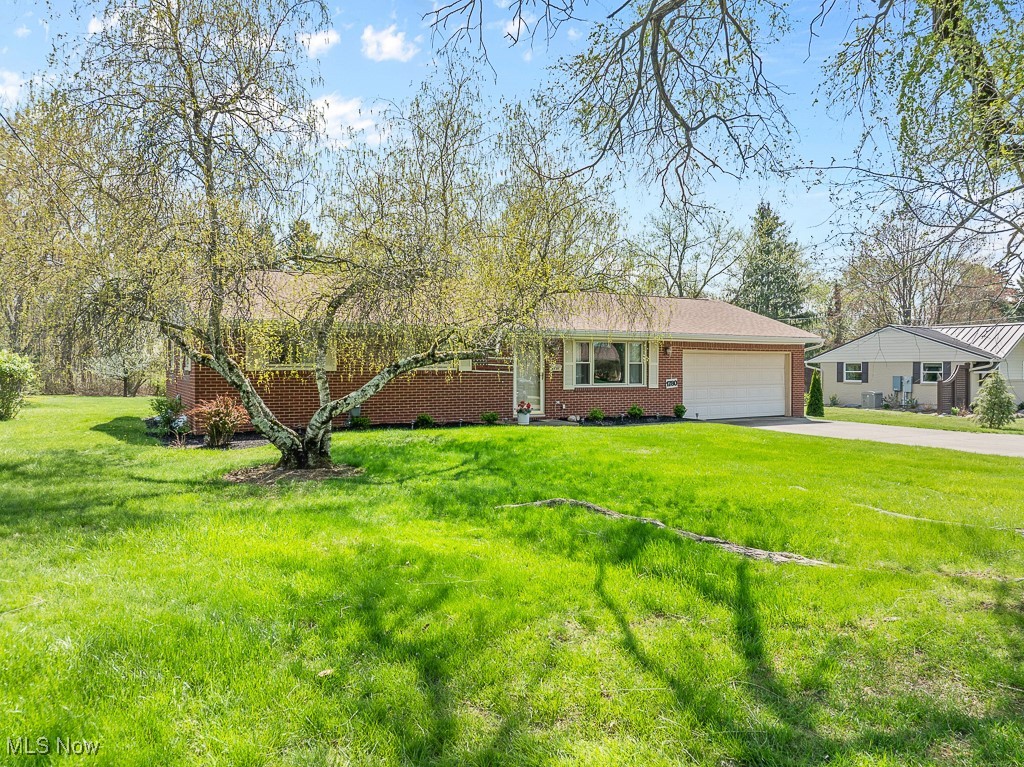 1780 Rosemont Road, Alliance, Ohio image 2