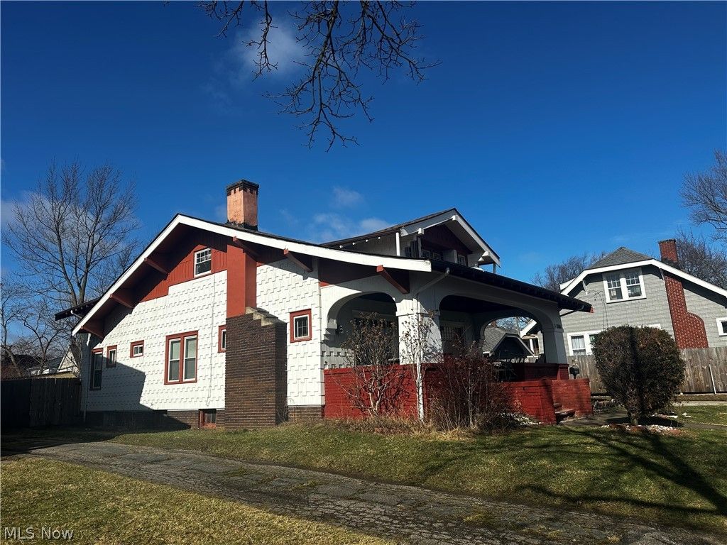 Photo of 3306 West Boulevard, Cleveland, OH 44111 (MLS # 5209485)