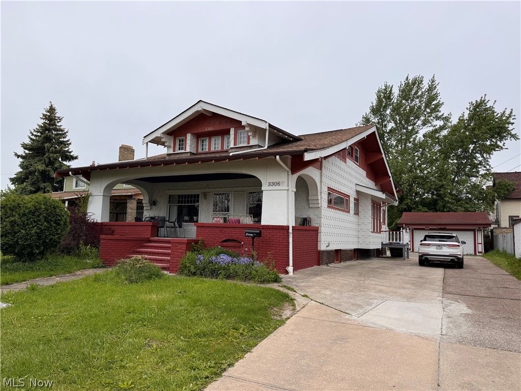 Photo of 3306 West Boulevard, Cleveland, OH 44111 (MLS # 5209485)