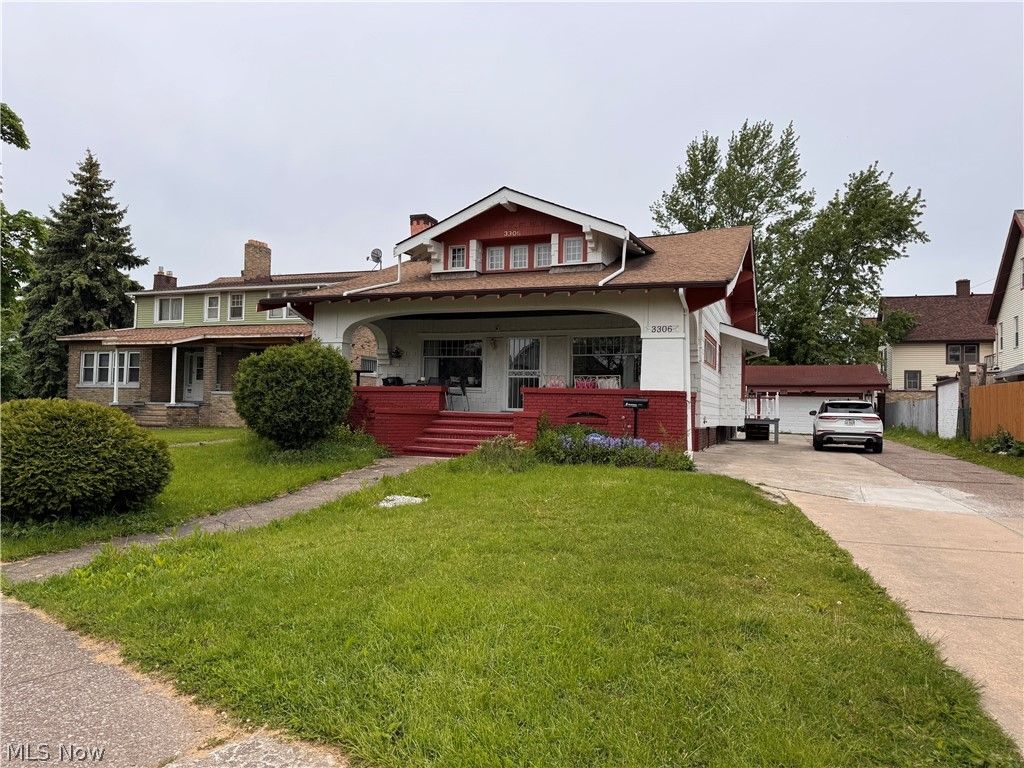 Photo of 3306 West Boulevard, Cleveland, OH 44111 (MLS # 5209485)