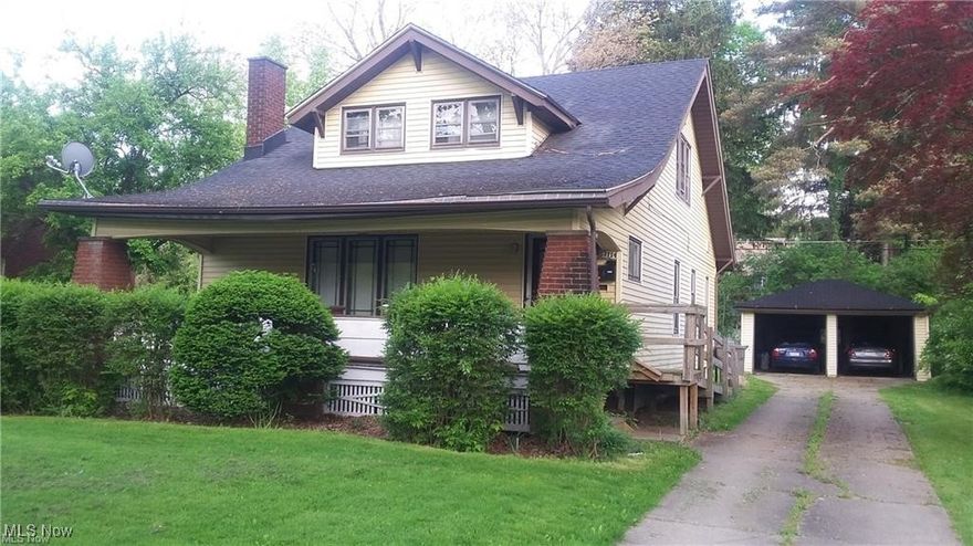 Charming sprawling 1 bedroom apartment near Mill Creek Park.. WATER and GAS INCLUDED!! The adorable upper unit features a huge living room, bright kitchen space, classic claw foot tub in bathroom, and much more. Fully carpeted, freshly painted. This is a perfect location, adjacent to Mill Creek Park and close to all the shopping and restaurants that Boardman has to offer. ALL major appliances included (Fridge, stove, washer & dryer). Great for college students or anyone looking to start out. The tenant gets use of one side of the garage and very nice back yard. Tenant downstairs is nice. So affordable and adorable. You don't want to miss this!!! Professionally managed, easy to qualify and easy to pay your rent. 24 hour maintenance line and friendly management staff.