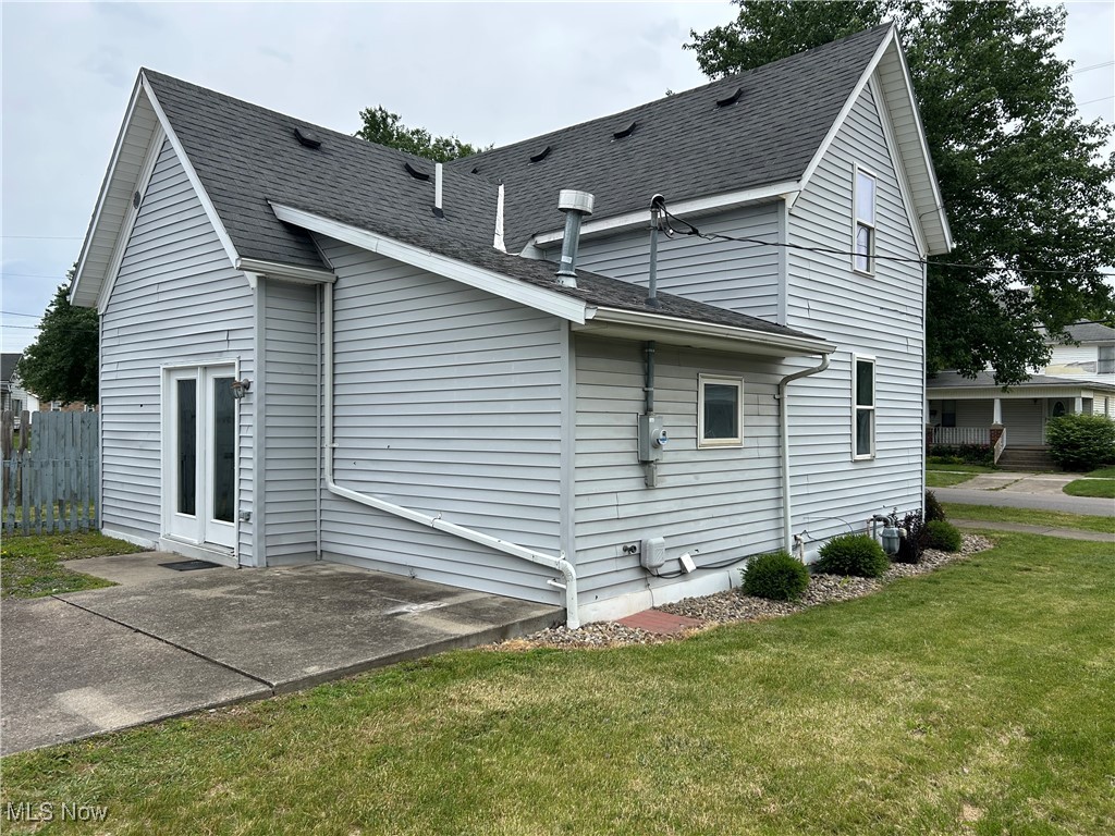 201 East Street, Caldwell, Ohio image 3